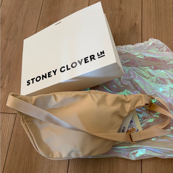 Stoney Clover Disney Sherpa Jumbo Fanny - Picture 4 of 5